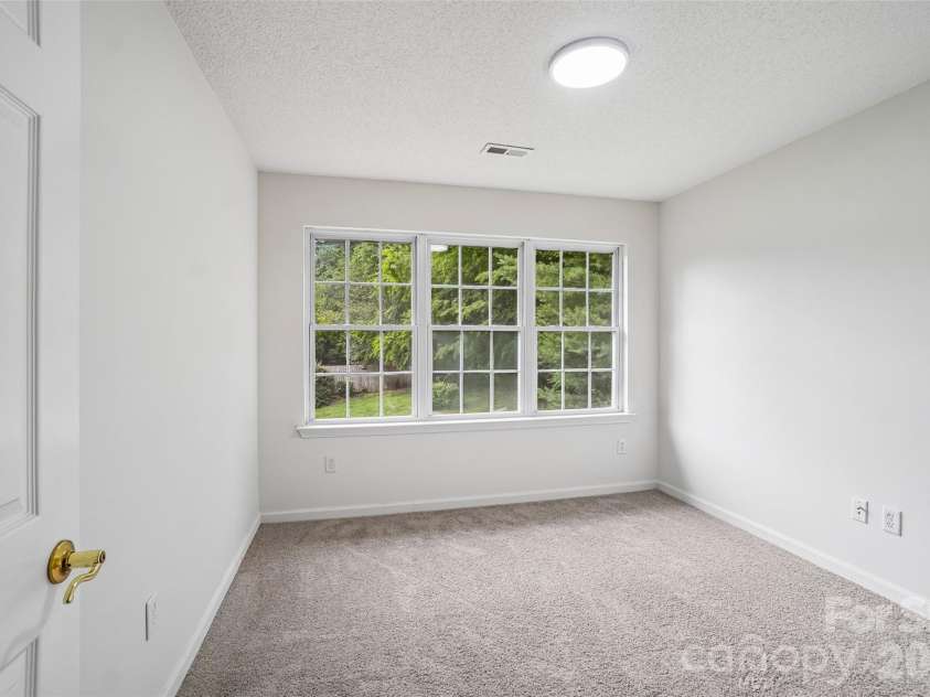 124 Karla Circle, Hendersonville, NC 28739.  MLS# CAR4395707, YatesRealty ID 32799. 