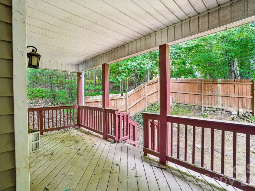 124 Karla Circle, Hendersonville, NC 28739.  MLS# CAR4395707, YatesRealty ID 32799. 