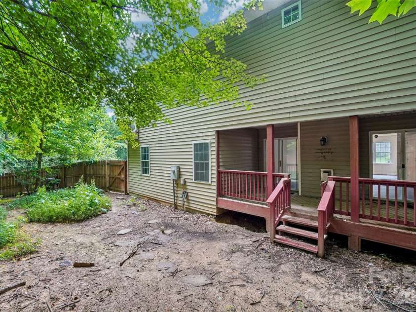 124 Karla Circle, Hendersonville, NC 28739.  MLS# CAR4395707, YatesRealty ID 32799. 