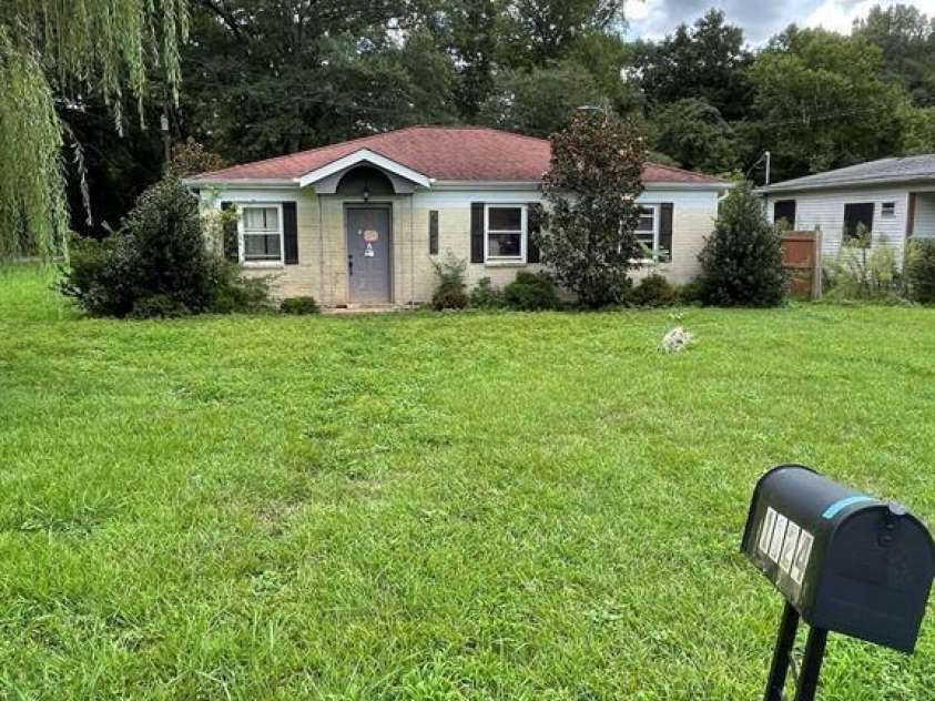 1124 Riverside Drive, Charlotte, NC 28214.  MLS# CAR4307089, YatesRealty ID 328. 