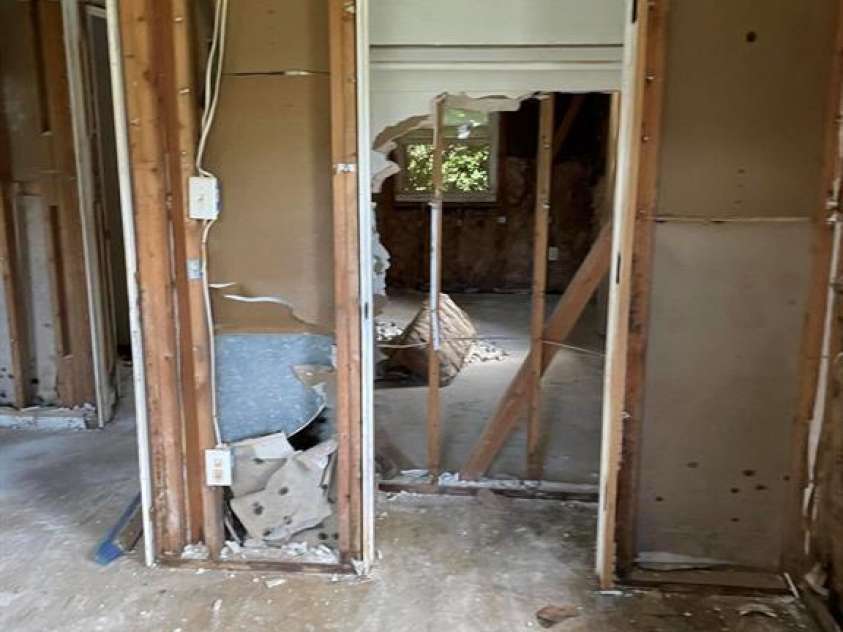 1124 Riverside Drive, Charlotte, NC 28214.  MLS# CAR4307089, YatesRealty ID 328. 