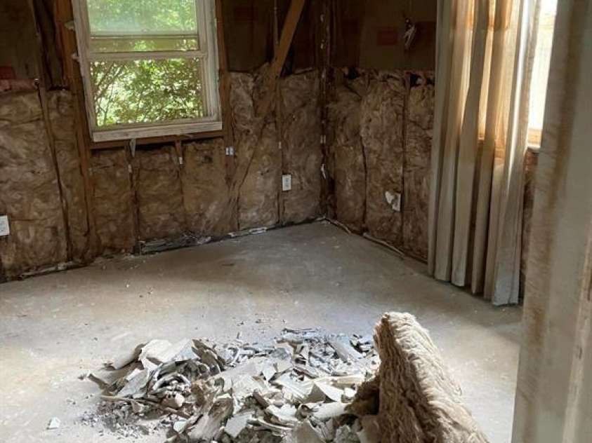 1124 Riverside Drive, Charlotte, NC 28214.  MLS# CAR4307089, YatesRealty ID 328. 