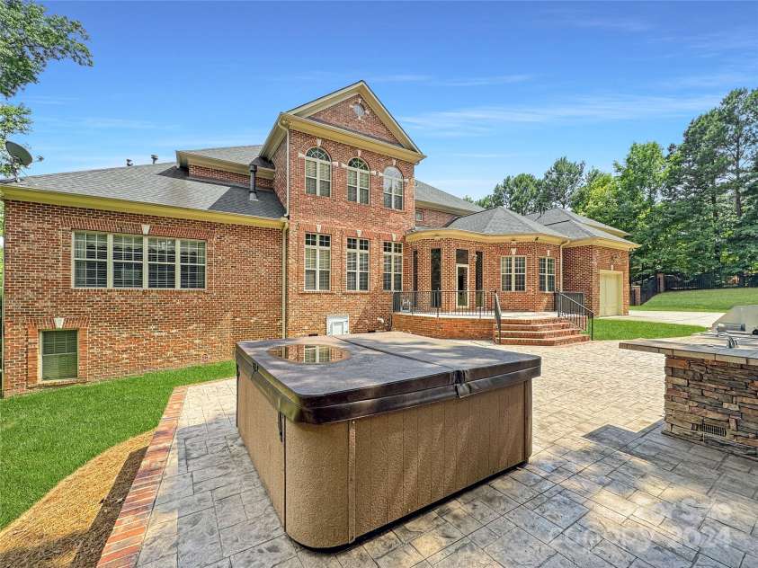 9100 Woodhall Lake Drive, Waxhaw, NC 28173.  MLS# CAR4151190, YatesRealty ID 328. 