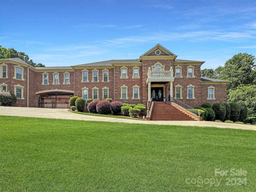 9100 Woodhall Lake Drive, Waxhaw, NC 28173.  MLS# CAR4151190, YatesRealty ID 328. 