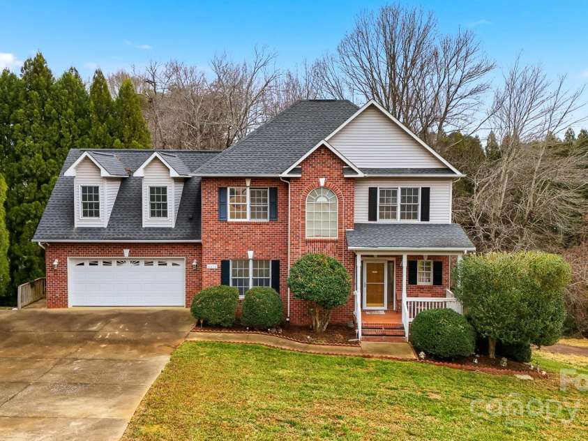 4434 Steeple Chase Drive, Hickory, NC 28601.  MLS# CAR4325785, YatesRealty ID 3280. 