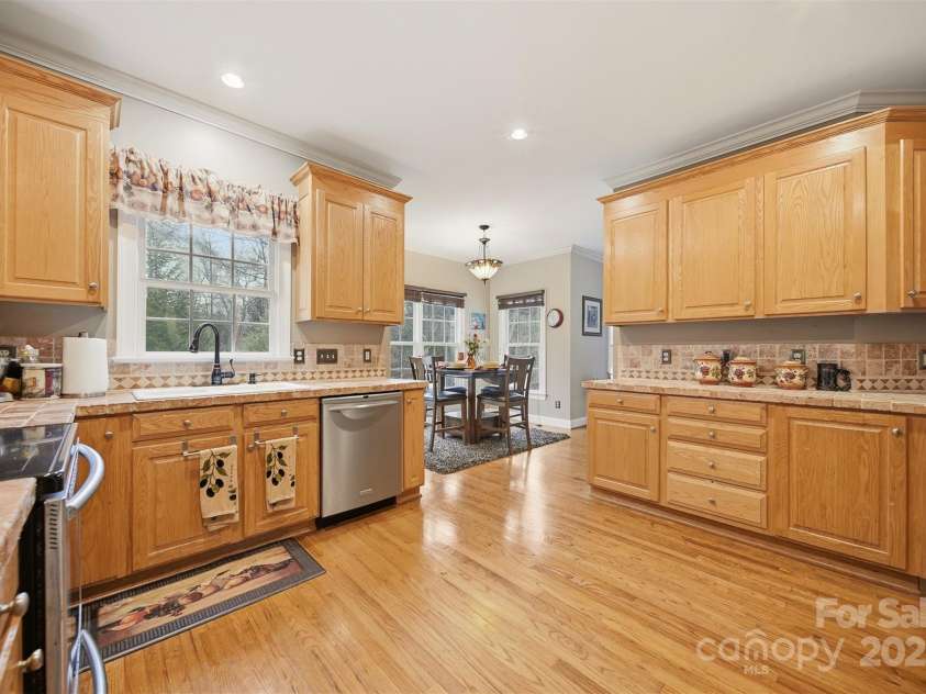 4434 Steeple Chase Drive, Hickory, NC 28601.  MLS# CAR4325785, YatesRealty ID 3280. 