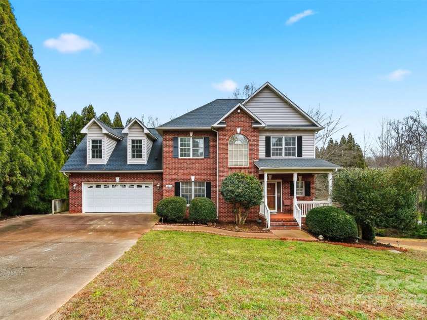 4434 Steeple Chase Drive, Hickory, NC 28601.  MLS# CAR4325785, YatesRealty ID 3280. 