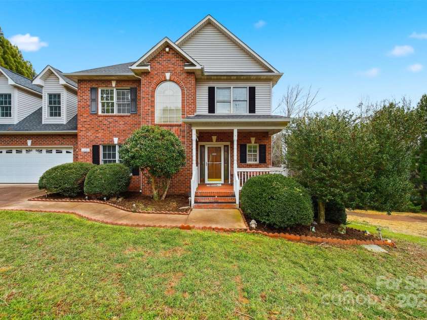 4434 Steeple Chase Drive, Hickory, NC 28601.  MLS# CAR4325785, YatesRealty ID 3280. 