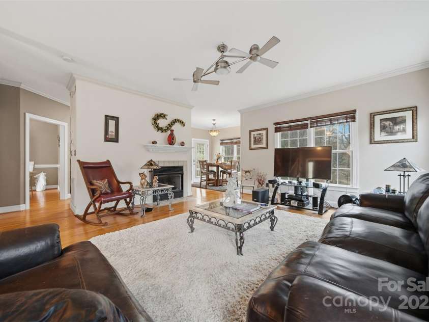 4434 Steeple Chase Drive, Hickory, NC 28601.  MLS# CAR4325785, YatesRealty ID 3280. 