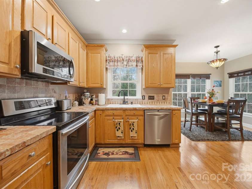 4434 Steeple Chase Drive, Hickory, NC 28601.  MLS# CAR4325785, YatesRealty ID 3280. 