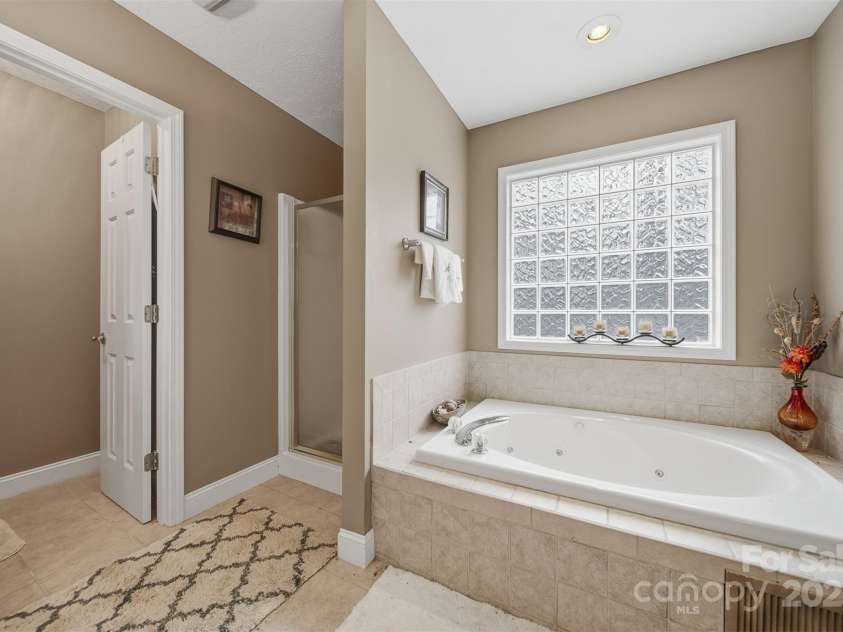 4434 Steeple Chase Drive, Hickory, NC 28601.  MLS# CAR4325785, YatesRealty ID 3280. 