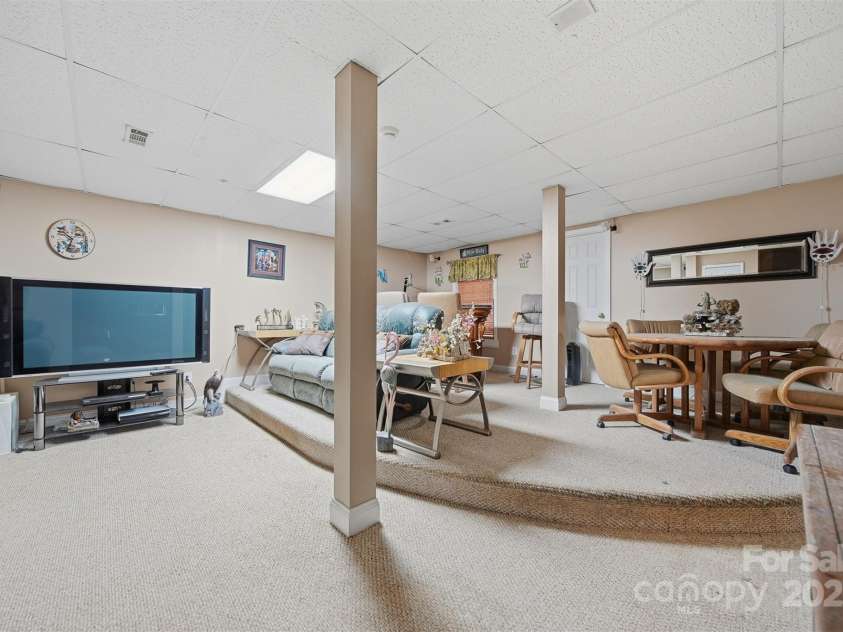 4434 Steeple Chase Drive, Hickory, NC 28601.  MLS# CAR4325785, YatesRealty ID 3280. 