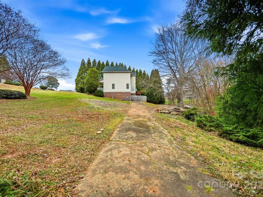 4434 Steeple Chase Drive, Hickory, NC 28601.  MLS# CAR4325785, YatesRealty ID 3280. 