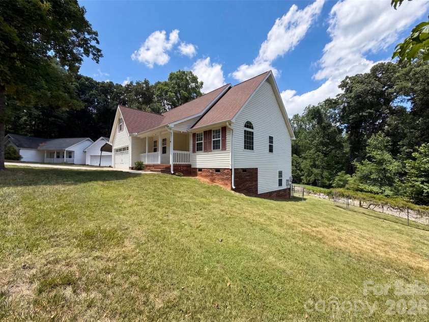 311 Hickory Wood Drive, Kannapolis, NC 28083.  MLS# CAR4396574, YatesRealty ID 32800. 