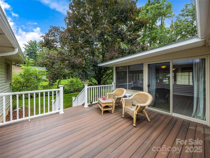 1066 Maplewood Court, Hendersonville, NC 28791.  MLS# CAR4290291, YatesRealty ID 32801. 