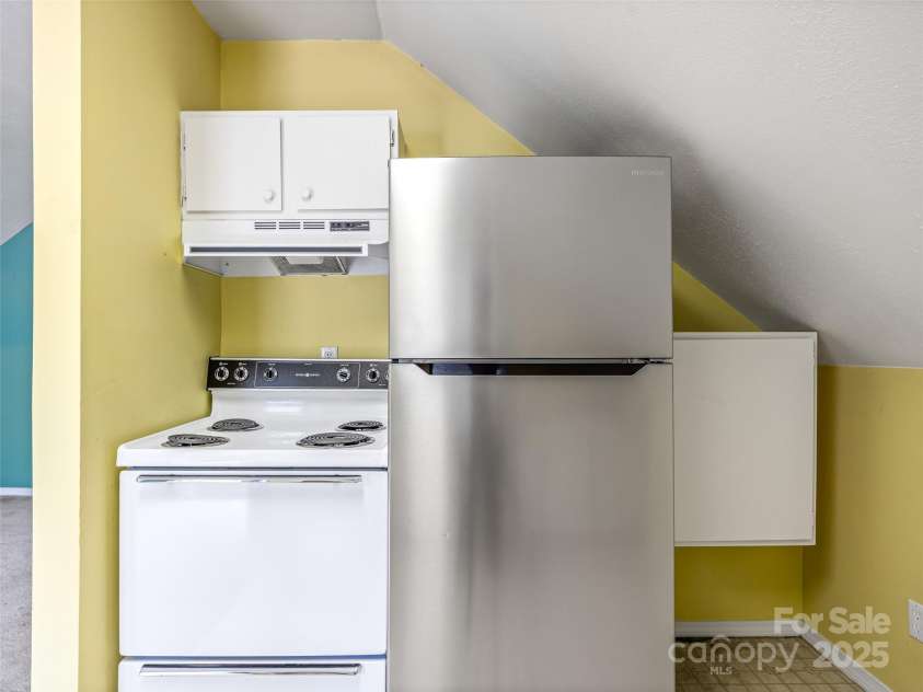 1066 Maplewood Court, Hendersonville, NC 28791.  MLS# CAR4290291, YatesRealty ID 32801. 