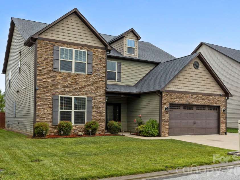 181 Alligator Drive, Fletcher, NC 28732.  MLS# CAR4387461, YatesRealty ID 32801. 
