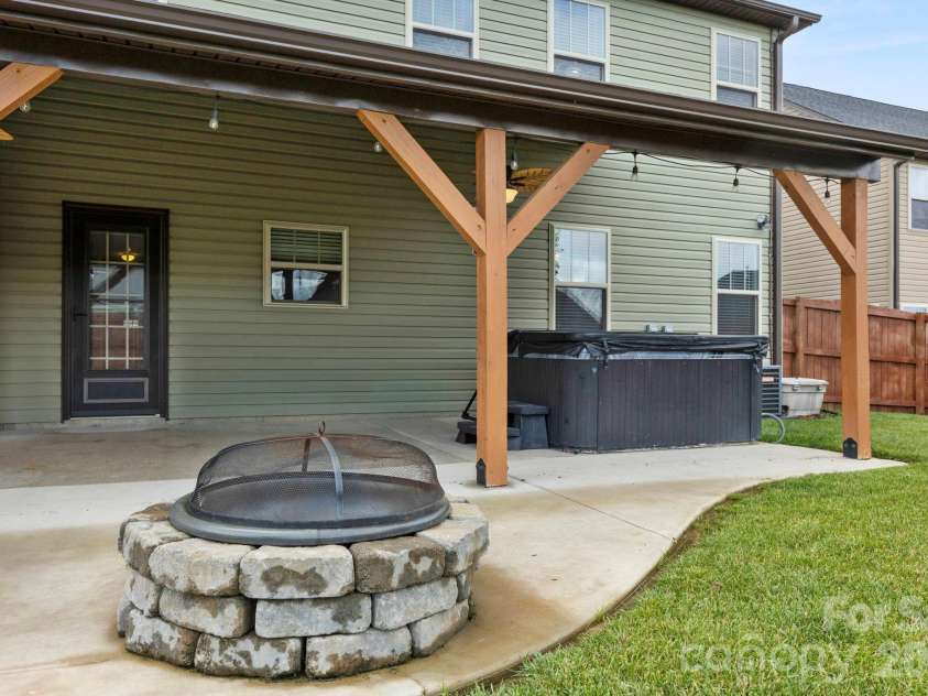 181 Alligator Drive, Fletcher, NC 28732.  MLS# CAR4387461, YatesRealty ID 32801. 