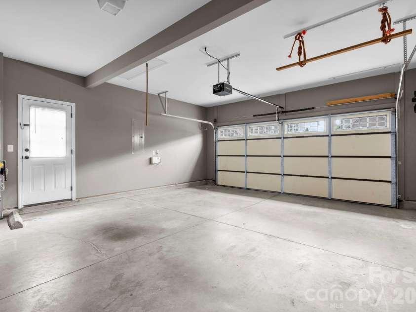 181 Alligator Drive, Fletcher, NC 28732.  MLS# CAR4387461, YatesRealty ID 32801. 