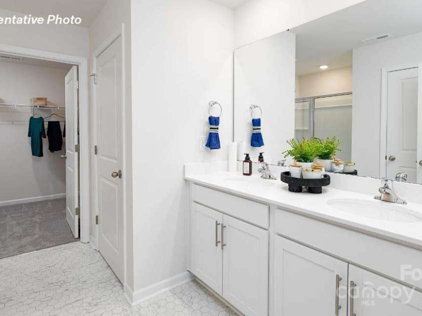 289 Mary Locke Way, Statesville, NC 28677.  MLS# CAR4291239, YatesRealty ID 32802. 