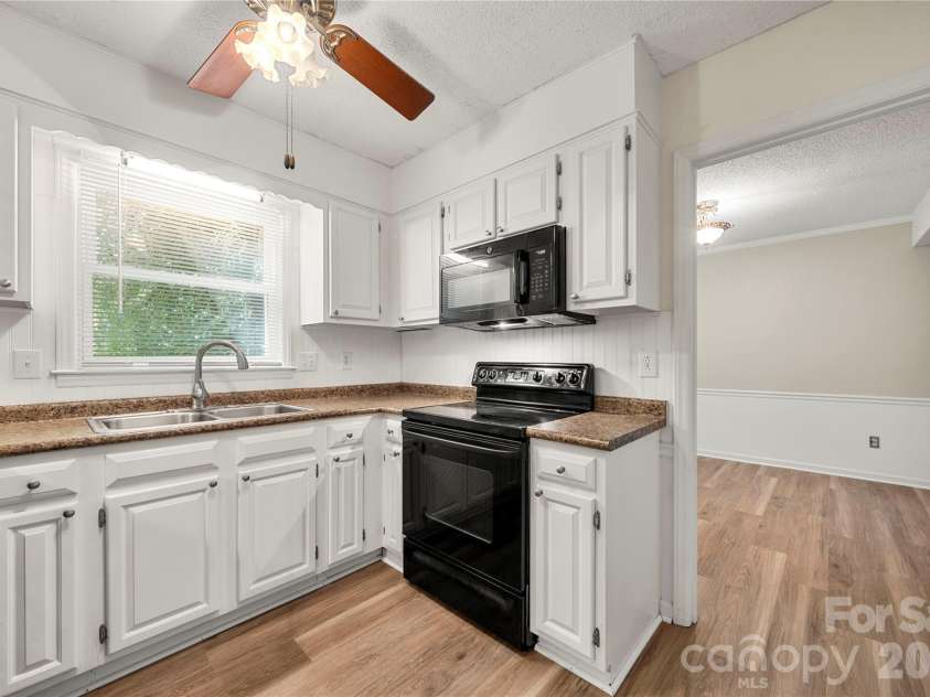 628 Bellows Lane, Charlotte, NC 28270.  MLS# CAR4397213, YatesRealty ID 32802. 