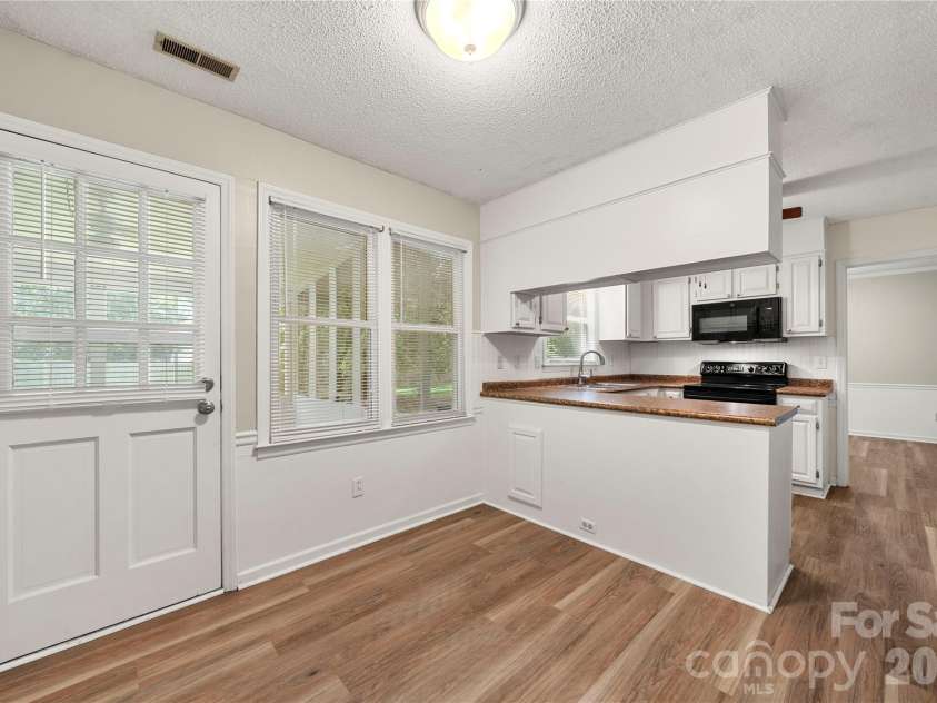 628 Bellows Lane, Charlotte, NC 28270.  MLS# CAR4397213, YatesRealty ID 32802. 