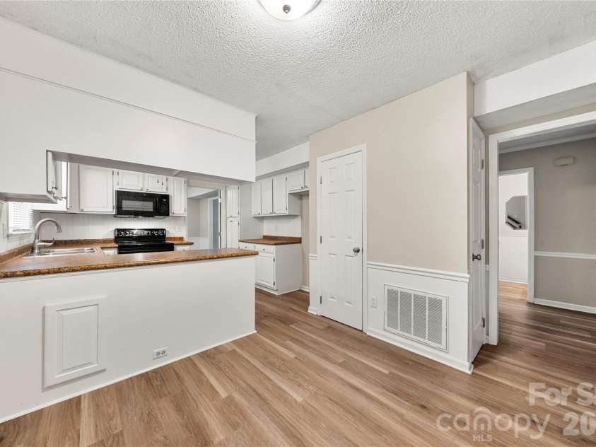 628 Bellows Lane, Charlotte, NC 28270.  MLS# CAR4397213, YatesRealty ID 32802. 