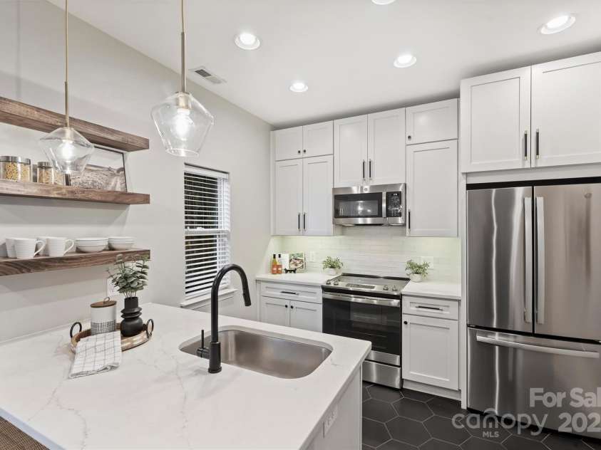 2104 Vision Drive, Charlotte, NC 28203.  MLS# CAR4289701, YatesRealty ID 32803. 