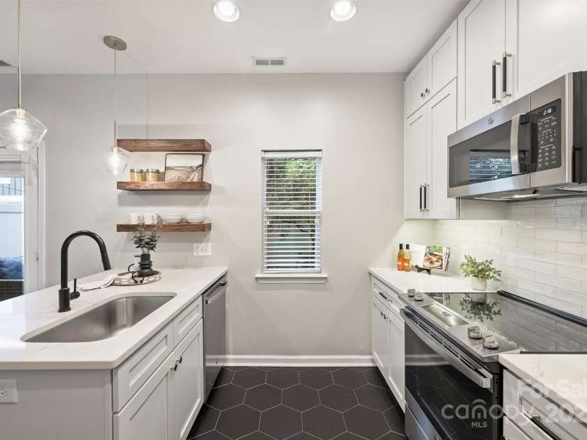 2104 Vision Drive, Charlotte, NC 28203.  MLS# CAR4289701, YatesRealty ID 32803. 