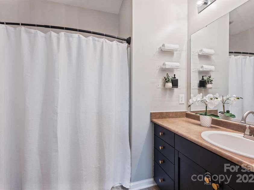 2104 Vision Drive, Charlotte, NC 28203.  MLS# CAR4289701, YatesRealty ID 32803. 