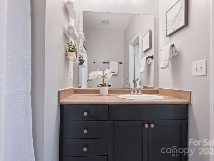 2104 Vision Drive, Charlotte, NC 28203.  MLS# CAR4289701, YatesRealty ID 32803. 