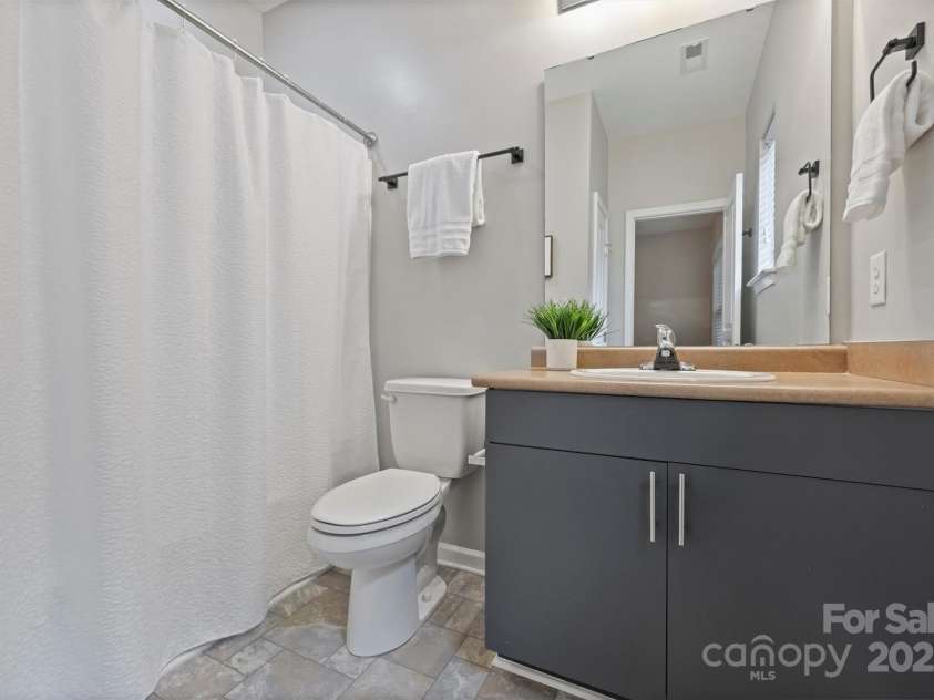 2104 Vision Drive, Charlotte, NC 28203.  MLS# CAR4289701, YatesRealty ID 32803. 