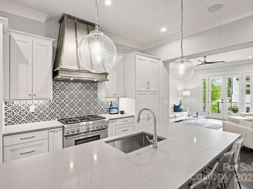 622 Mattie Rose Lane, Charlotte, NC 28204.  MLS# CAR4270567, YatesRealty ID 32804. 