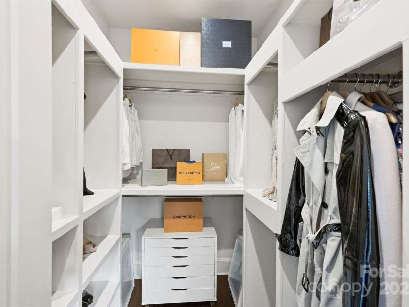 622 Mattie Rose Lane, Charlotte, NC 28204.  MLS# CAR4270567, YatesRealty ID 32804. 