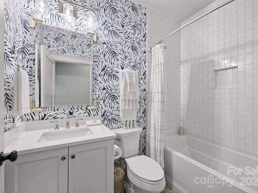 622 Mattie Rose Lane, Charlotte, NC 28204.  MLS# CAR4270567, YatesRealty ID 32804. 