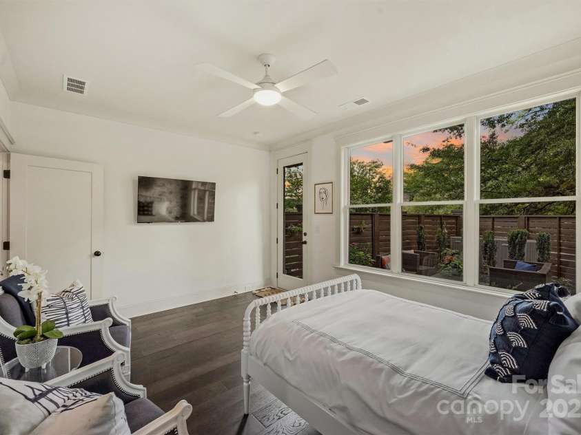 622 Mattie Rose Lane, Charlotte, NC 28204.  MLS# CAR4270567, YatesRealty ID 32804. 