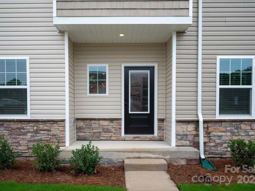 1982 Davidson Avenue, Gastonia, NC 28052.  MLS# CAR4287991, YatesRealty ID 32805. 