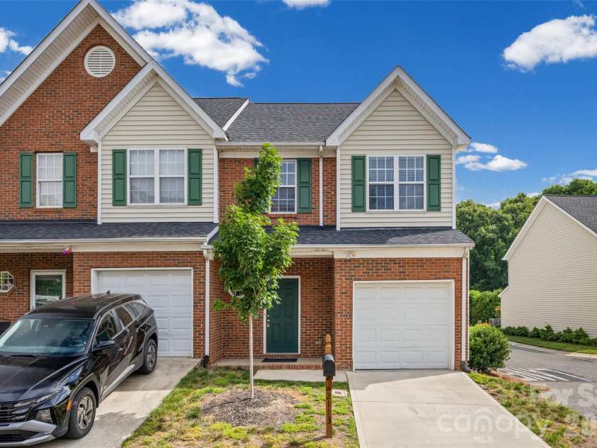 2113 Lennoxshire Square Court, Charlotte, NC 28210.  MLS# CAR4396839, YatesRealty ID 32805. 