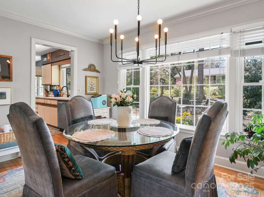 1220 Everette Place, Hendersonville, NC 28791.  MLS# CAR4289397, YatesRealty ID 32806. 