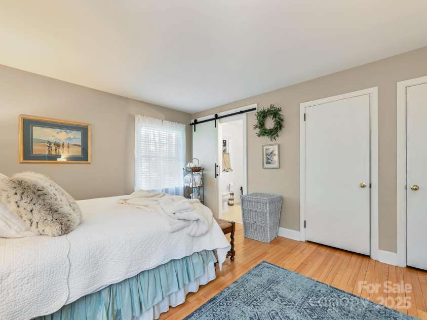 1220 Everette Place, Hendersonville, NC 28791.  MLS# CAR4289397, YatesRealty ID 32806. 