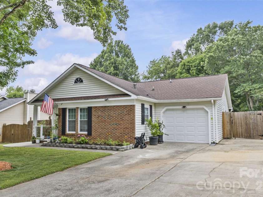 7130 Bluff Wood Cove, Charlotte, NC 28212.  MLS# CAR4396843, YatesRealty ID 32806. 