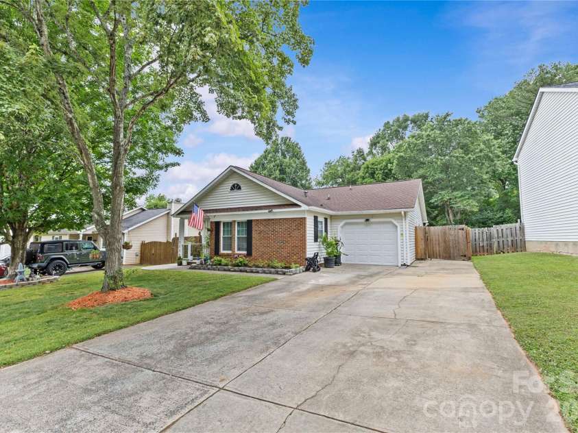 7130 Bluff Wood Cove, Charlotte, NC 28212.  MLS# CAR4396843, YatesRealty ID 32806. 