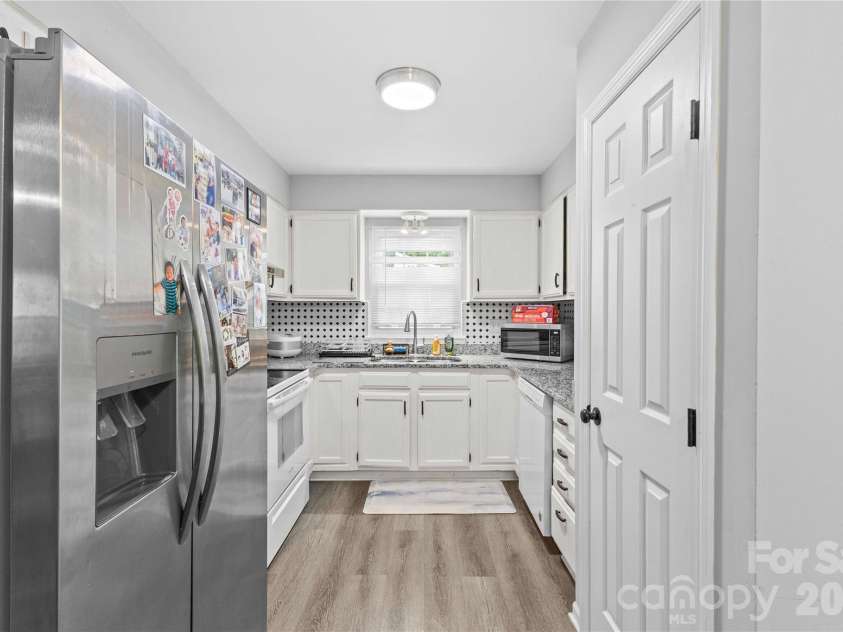 7130 Bluff Wood Cove, Charlotte, NC 28212.  MLS# CAR4396843, YatesRealty ID 32806. 