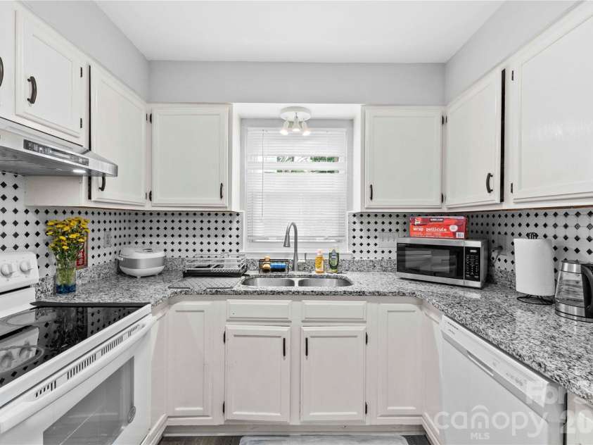7130 Bluff Wood Cove, Charlotte, NC 28212.  MLS# CAR4396843, YatesRealty ID 32806. 
