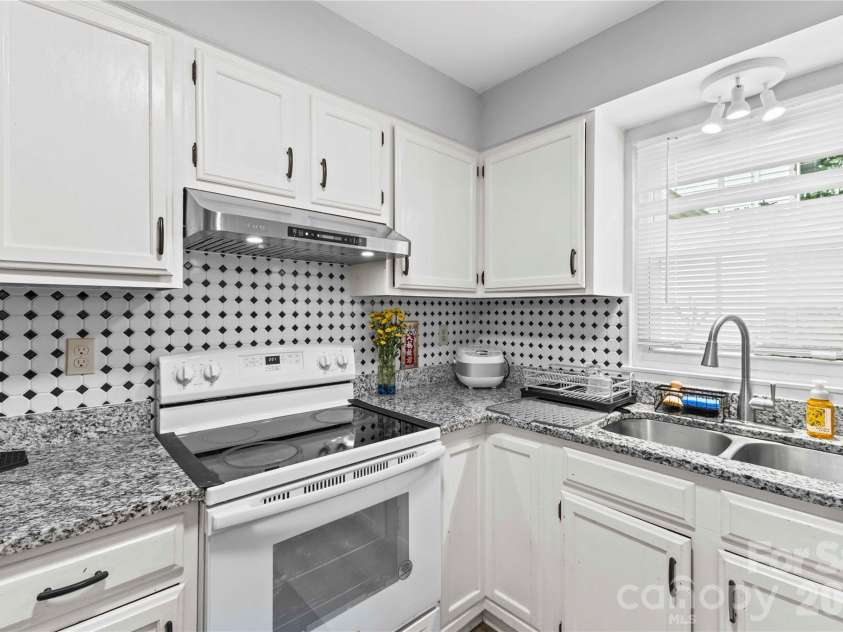 7130 Bluff Wood Cove, Charlotte, NC 28212.  MLS# CAR4396843, YatesRealty ID 32806. 