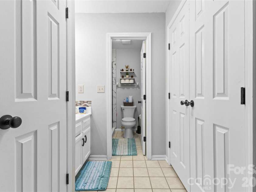 7130 Bluff Wood Cove, Charlotte, NC 28212.  MLS# CAR4396843, YatesRealty ID 32806. 