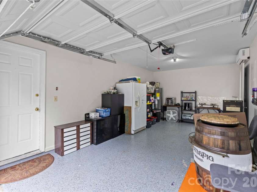 7130 Bluff Wood Cove, Charlotte, NC 28212.  MLS# CAR4396843, YatesRealty ID 32806. 