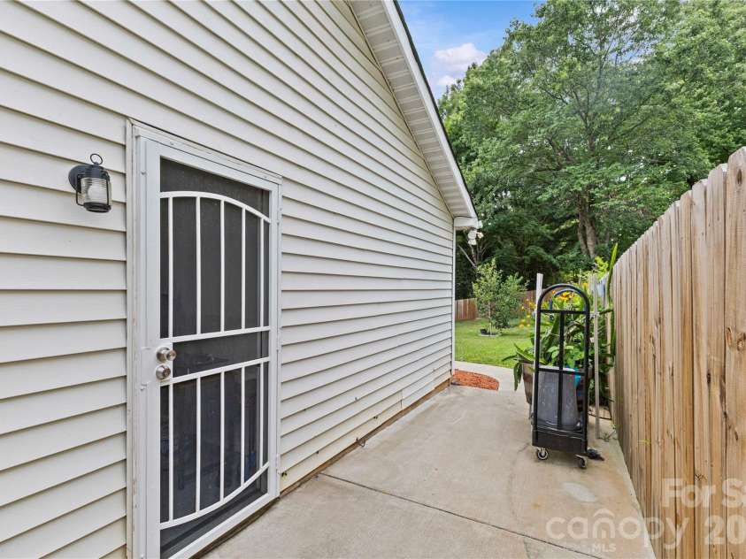 7130 Bluff Wood Cove, Charlotte, NC 28212.  MLS# CAR4396843, YatesRealty ID 32806. 