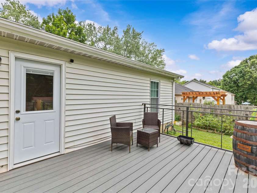 7130 Bluff Wood Cove, Charlotte, NC 28212.  MLS# CAR4396843, YatesRealty ID 32806. 