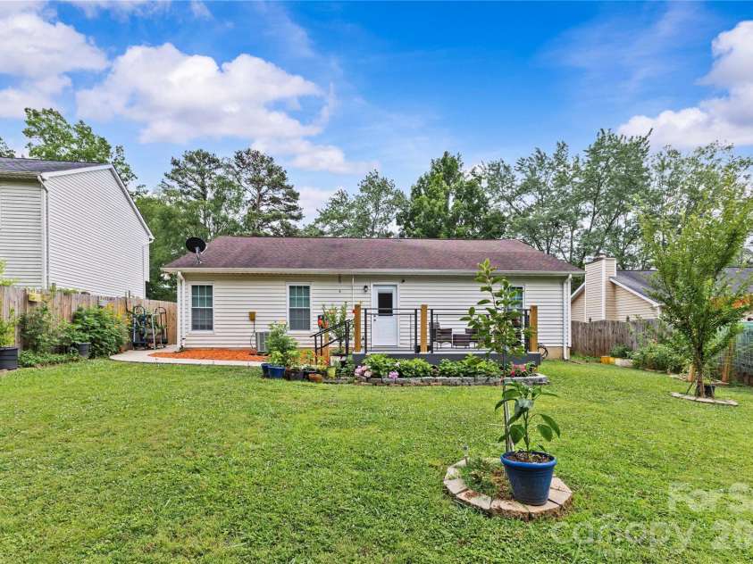7130 Bluff Wood Cove, Charlotte, NC 28212.  MLS# CAR4396843, YatesRealty ID 32806. 